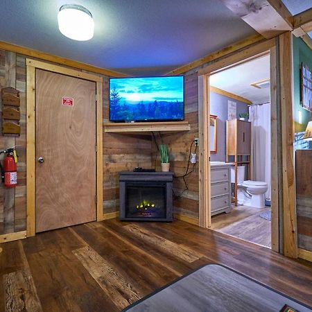 Steps From Downtown Pigeon Forge Parkway + Private Hottub And Firepit - Wifi - Firefly Bungalows Exterior foto