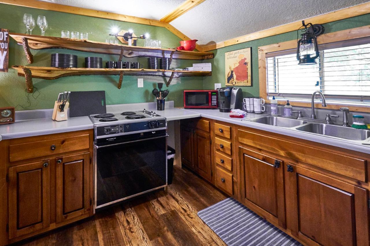 Steps From Downtown Pigeon Forge Parkway + Private Hottub And Firepit - Wifi - Firefly Bungalows Exterior foto