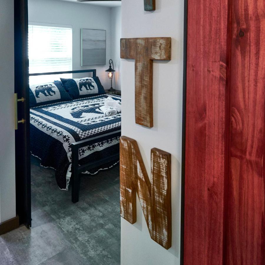 Steps From Downtown Pigeon Forge Parkway + Private Hottub And Firepit - Wifi - Firefly Bungalows Exterior foto
