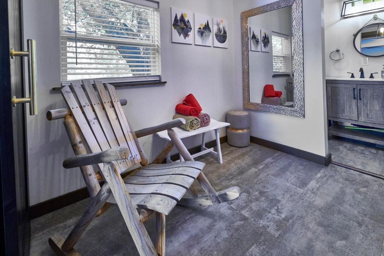 Steps From Downtown Pigeon Forge Parkway + Private Hottub And Firepit - Wifi - Firefly Bungalows Exterior foto